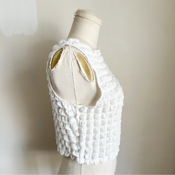 ⭐️3/$30⭐️ (bundle deal) White Popcorn Crop Top - Picture 3 of 5